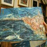 ...in questo modo d� vita a colori brillanti, che saranno poi spennellati non solo sulla classica tela, ma su elementi sempre provenienti dal mondo marinaro, come le reti